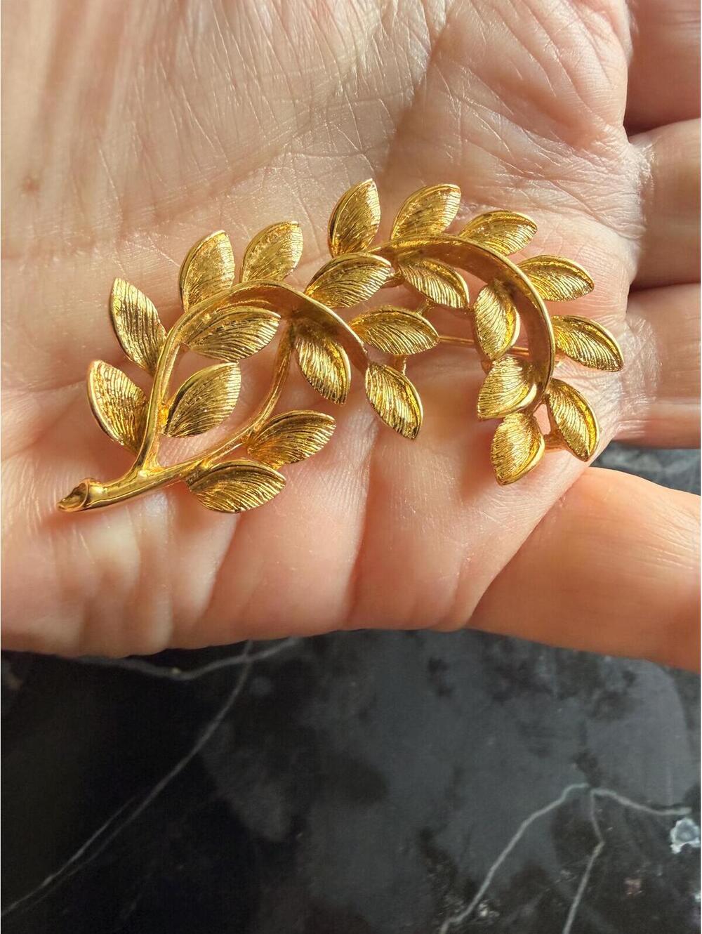Vintage Napier gold toned vine with leaves brooch